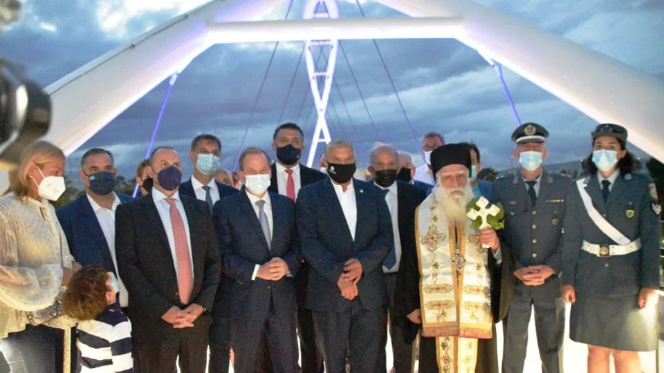 Στην κυκλοφορία η νέα σύγχρονη πεζογέφυρα στο ύψος του Π. Φαλήρου επί της Λεωφ. Ποσειδώνος​