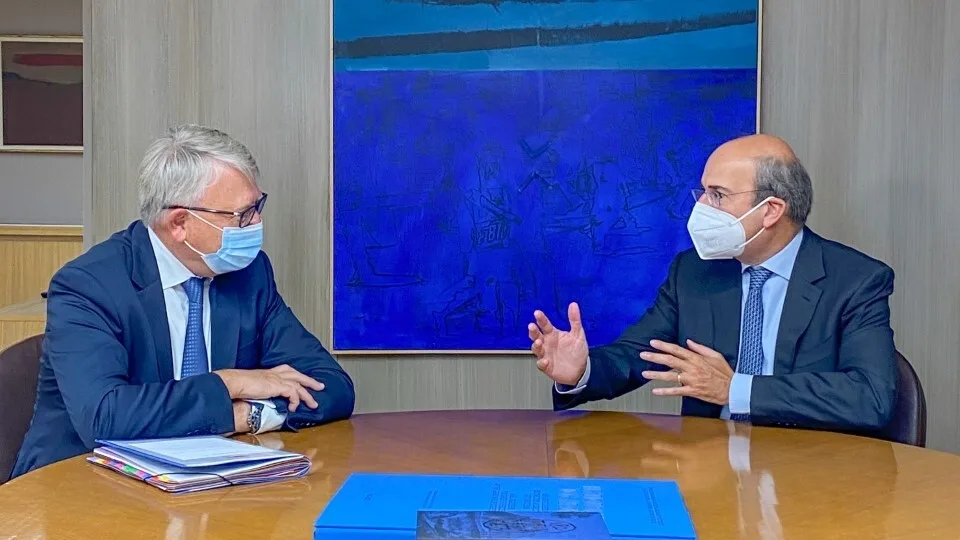 Συνάντηση Χατζηδάκη με τον Επίτροπο Απασχόλησης και Κοινωνικών Δικαιωμάτων