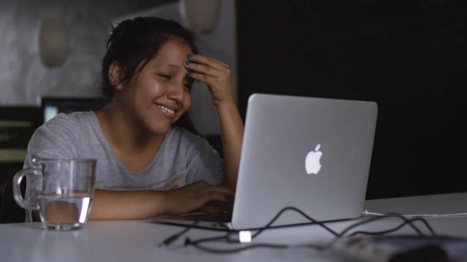 Χαμόγελο του Παιδιού: «Ναι» στα σχέδια της Apple για πρόληψη της παιδικής κακοποίησης