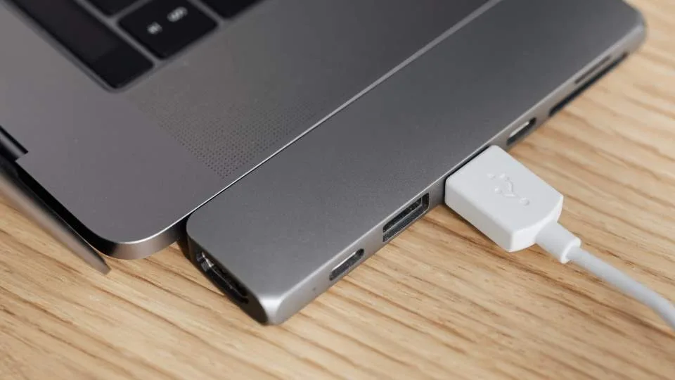 Η ΕΕ απαιτεί συμβατότητα με USB-C για όλες τις φορητές συσκευές