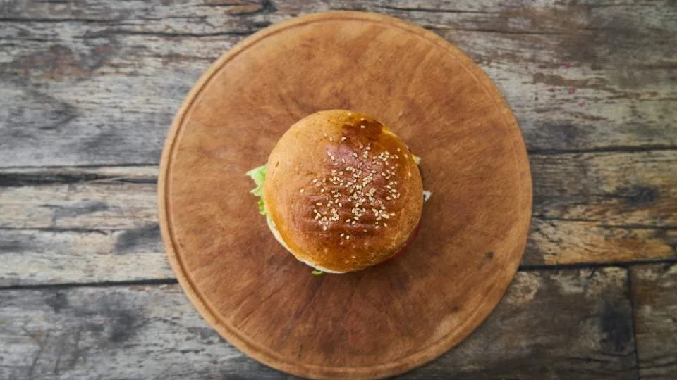 ΕΚΠΟΙΖΩ: Να απαγορευθεί η διαφήμιση ανθυγιεινών τροφίμων στο διαδίκτυο