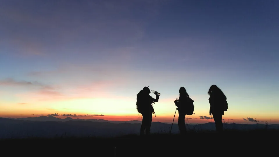 Στην κόψη του ξυραφιού ο τουρισμός