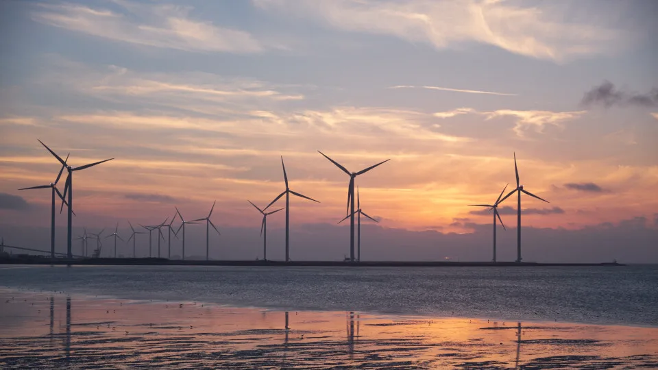 ΕΛΕΤΑΕΝ: Σημαντική και μόνιμη μείωση του κόστους ρεύματος από τις ΑΠΕ