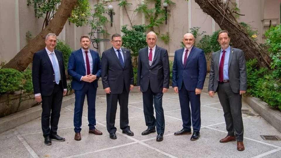 «Πρωτοποριακή συμφωνία συνεργασίας» μεταξύ ΟΠΑ και ΣΕΒ - Τι προβλέπει