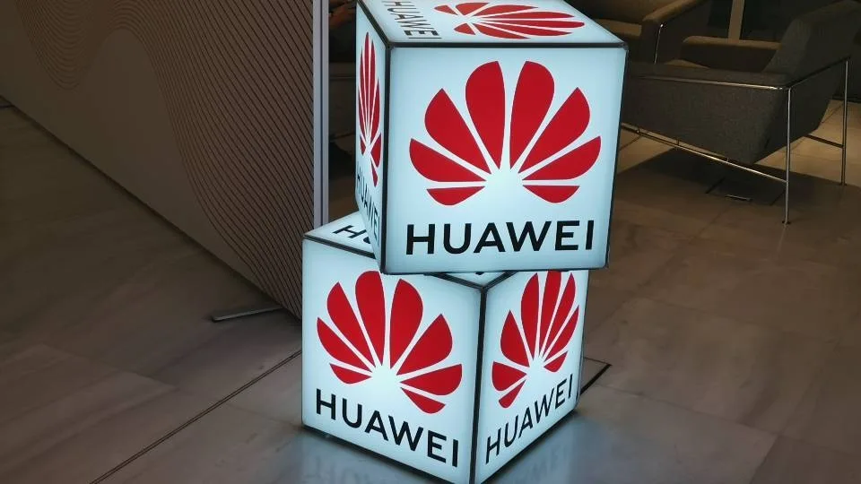 Η Huawei προτείνει την εξέλιξη των οπτικών δικτύων προς το AI Optical Network (AI ON)