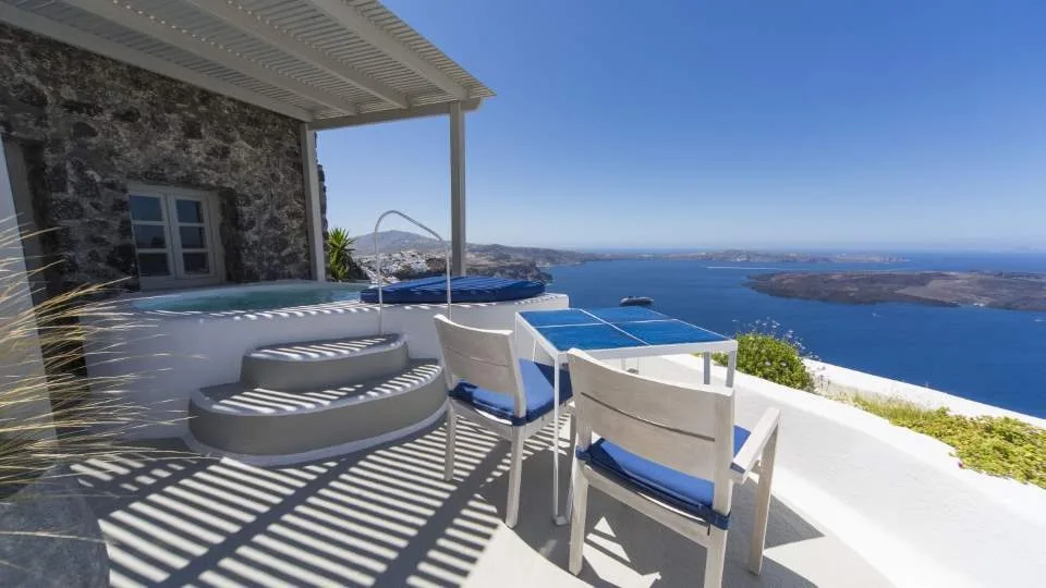 Everty: Προχωρά στην απόκτηση του διεθνώς αναγνωρισμένου ξενοδοχείου, Iconic Santorini