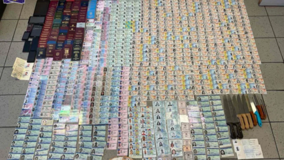 ​Εξάρθρωση κυκλώματος πλαστογραφίας και εμπορίας διαβατηρίων