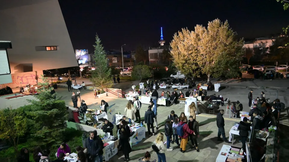 Δύο εμβληματικά κτίρια του ΑΠΘ φωταγωγούνται για πρώτη φορά στην ιστορία του Ιδρύματος