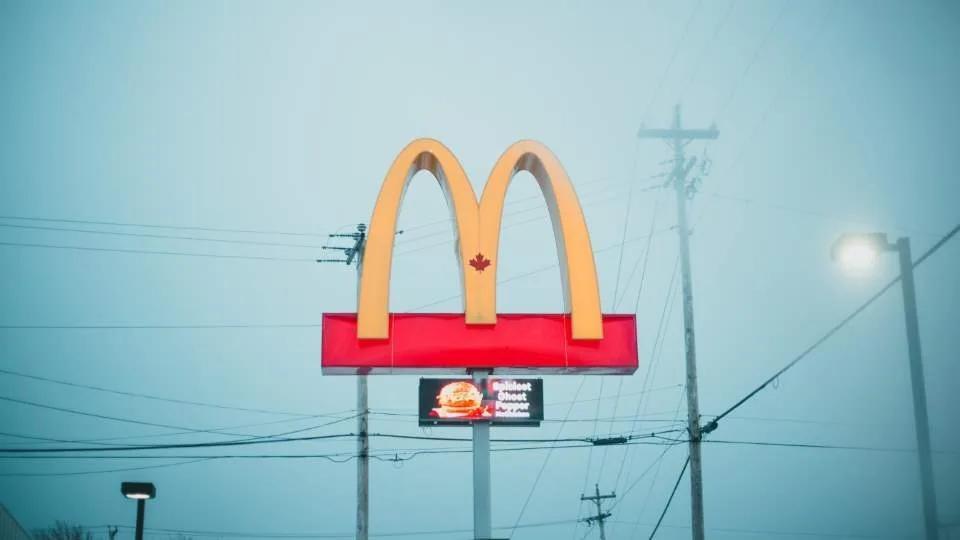 Τα McDonald's θα ξανανοίξουν τα εστιατόρια στην Ουκρανία