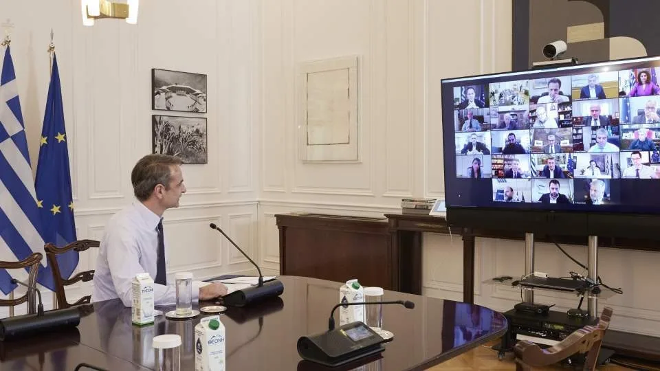 Μητσοτάκης σε Περιφερειάρχες: 2 δισ. ευρώ πρόσθετοι πόροι για το επόμενο ΕΣΠΑ