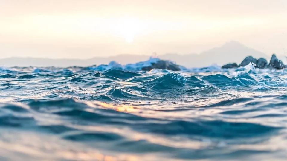 Η ΕΕ ανακοινώνει δεσμεύσεις ύψους 1 δισ. ευρώ για την προστασία των ωκεανών