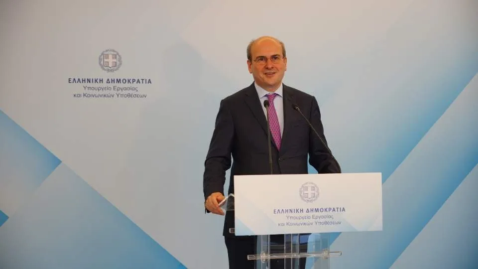 Από 1/7 ξεκινάει η εφαρμογή της ψηφιακής κάρτας σε τράπεζες και σούπερ μάρκετ