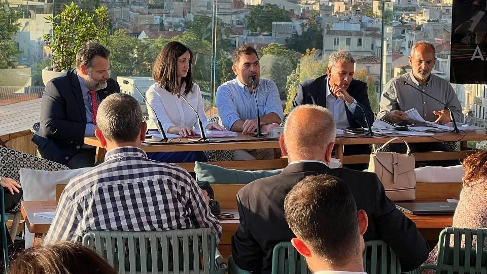 Μπλε Κέδρος: Μπαίνει στο ΧΑ και επενδύει σε ξενοδοχεία και πρότυπα χωριά