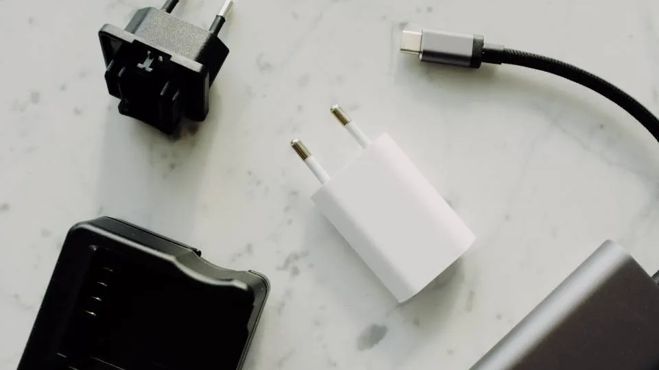 Συμφωνία στην ΕΕ για κοινό φορτιστή σε όλες τις συσκευές μέχρι το 2024