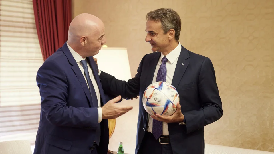 Συνάντηση του πρωθυπουργού με τον πρόεδρο της FIFA