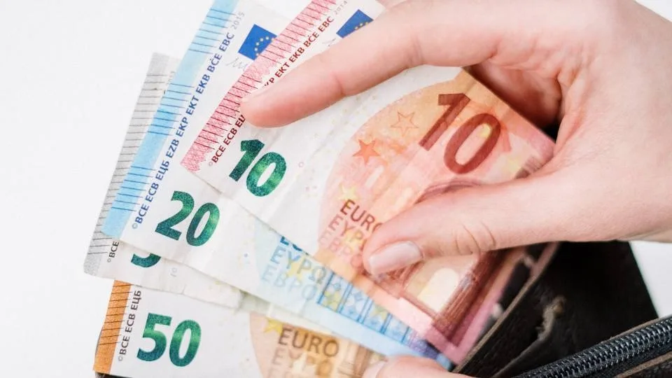 Ακρίβεια: Κυνήγι προσφορών και στροφή στα μεταχειρισμένα για τους καταναλωτές