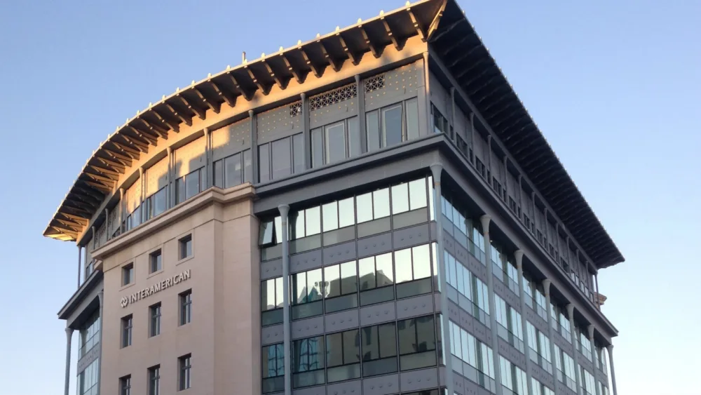 Interamerican: Νέα καμπάνια με κεντρικά πρόσωπα δύο ασφαλιστικές συμβούλους