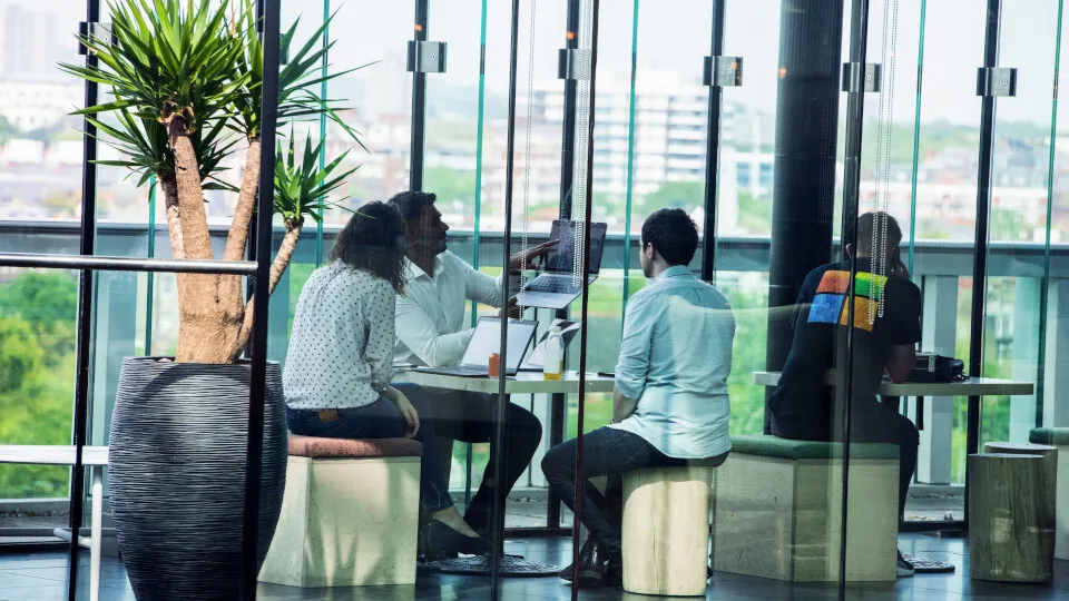 Δωρεάν εκπαίδευση και πιστοποίηση σε «πράσινες» ψηφιακές δεξιότητες από τη Microsoft