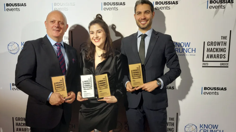 4 νέα βραβεία για τη Knowcrunch!
