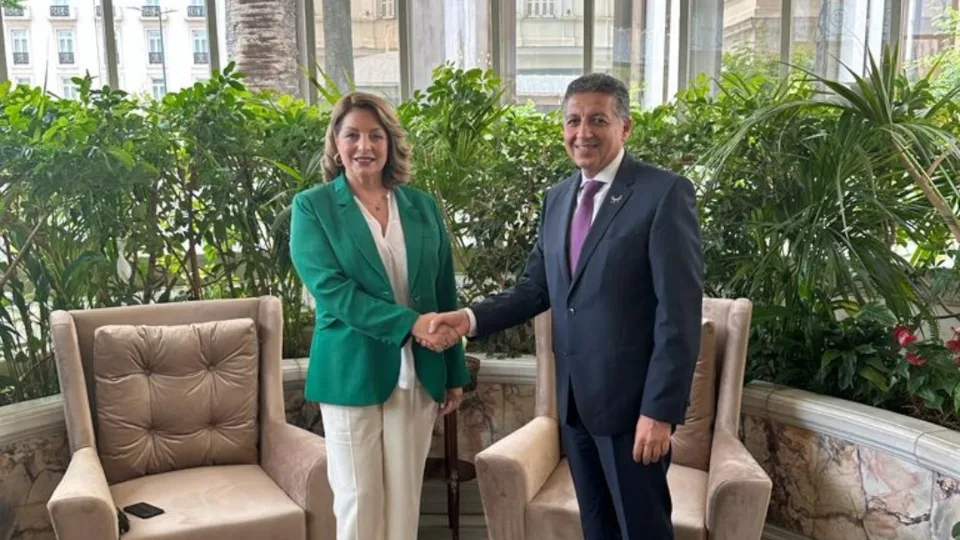 Συνάντηση Γκερέκου, με τον Αιγύπτιο πρέσβη για ενίσχυση της συνεργασίας στον τουρισμό