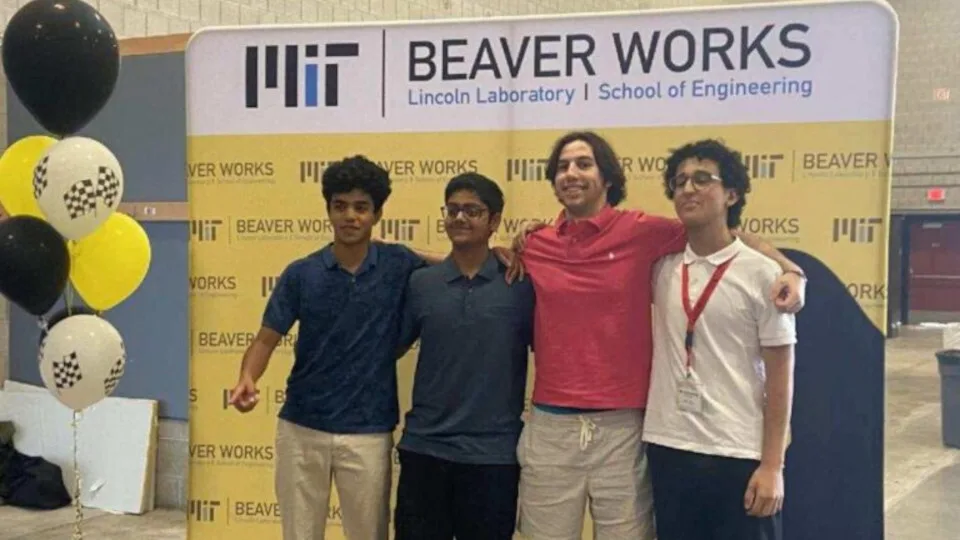 Ομογενής πήρε το Α’ βραβείο του “MIT Beaverworks Program”