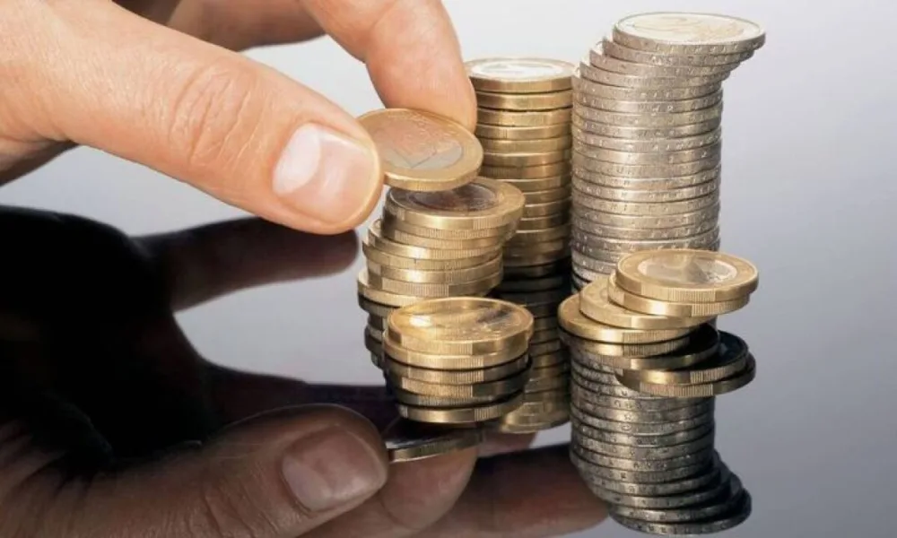 «Βουτιά» στην καταναλωτική εμπιστοσύνη, προβληματίζουν ανατιμήσεις - φυσικές καταστροφές