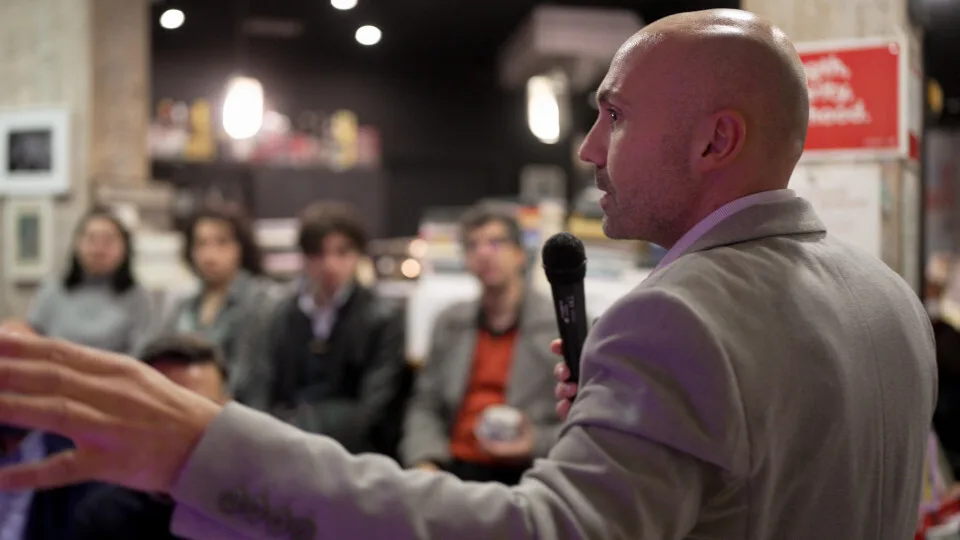 Θέμης Σαρανταένας: Βραβεύθηκε ως Visionary Marketing Consultant 2025