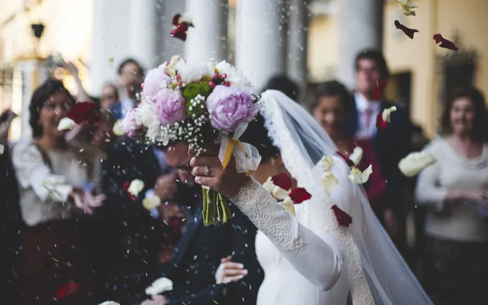 Klarna: Ακριβοί οι γάμοι προορισμού  - Οι περισσότεροι δεν θα ξόδευαν άνω των 500 ευρώ για το ταξίδι