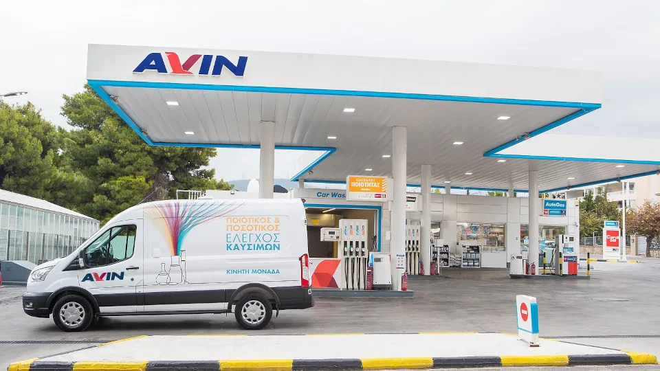Η AVIN αναδεικνύει την ποιότητα των καυσίμων μέσα από τη νέα τηλεοπτική καμπάνια