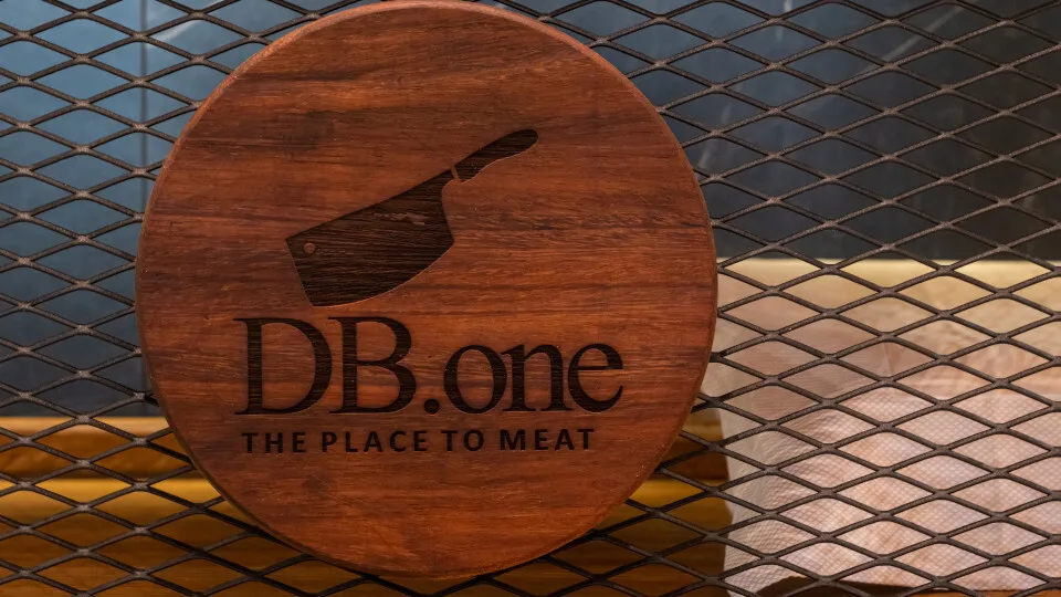 DB.one: Μουσική και γαστρονομία συνδυάζονται σε βραδιές διασκέδασης στη Γλυφάδα