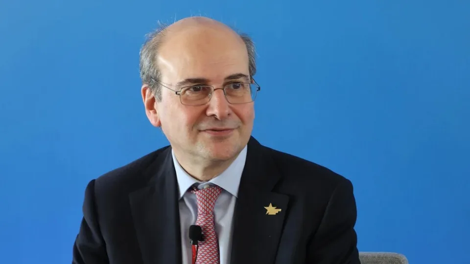 Τι προβλέπει το Μεσοπρόθεσμο 2025-2028 – K. Χατζηδάκης: «Δημοσιονομική σταθερότητα, μείωση χρέους και αύξηση εισοδημάτων»