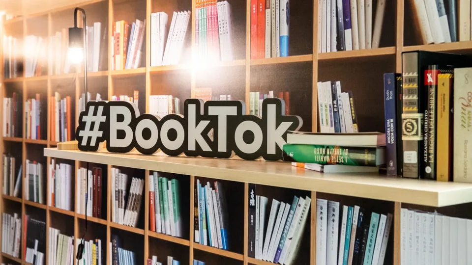 BookTok: Η κυρίαρχη τάση για το βιβλίο από το TikTok
