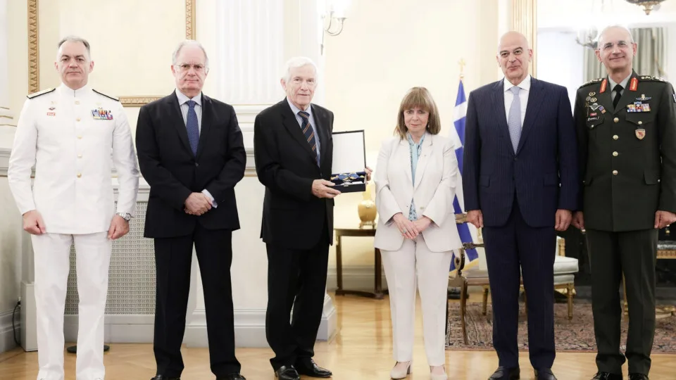 Παρασημοφόρηση του εφοπλιστή Π. Λασκαρίδη από την ΠτΔ