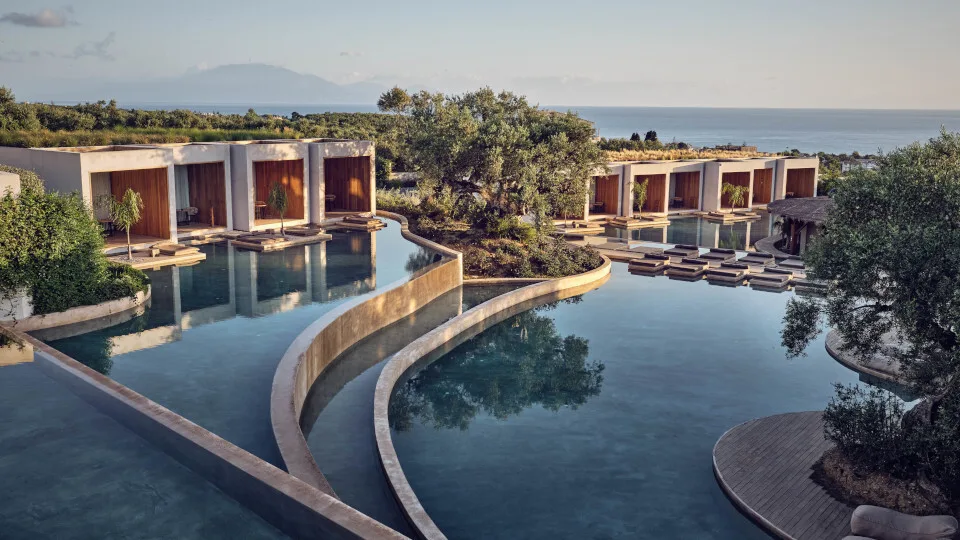 A Sea Between Us: Olea All Suite Hotel στη Ζάκυνθο & Dexamenes Seaside Hotel στην Ηλεία