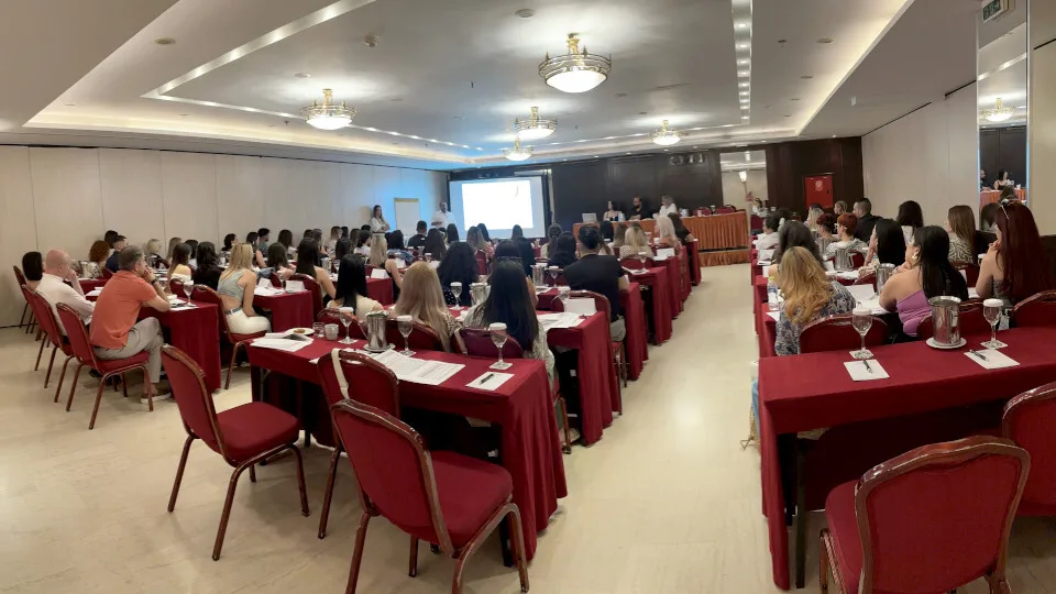 Ο Όμιλος Intrafashion δημιουργεί “Pink Woman” Training Stores