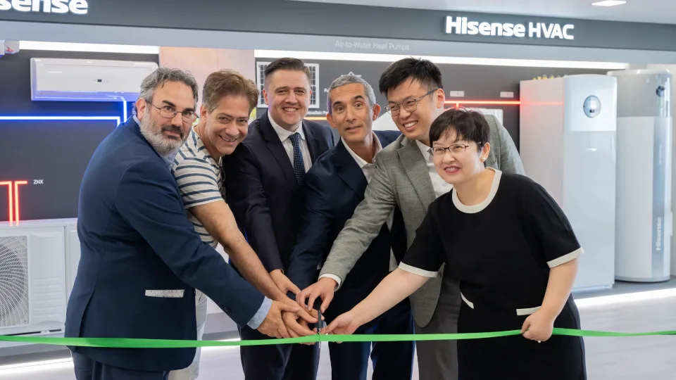 Εγκαίνια του Hisense Experience Center στην Αθήνα παρουσία της πολιτείας και της πρεσβείας της Κίνας