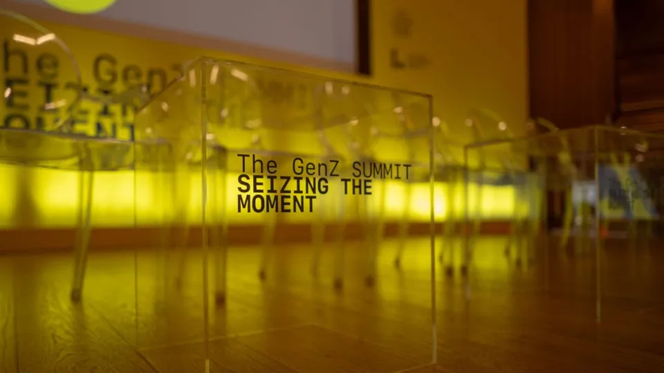 Μεγαλώνοντας στην εποχή της έκρηξης της τεχνολογίας: Πώς η Gen Z ισορροπεί ανάμεσα στα παραδοσιακά και σύγχρονα μέσα