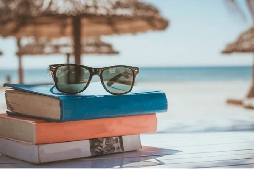 3 προτάσεις βιβλίων για να…«αναθεωρήσετε» αυτό το καλοκαίρι
