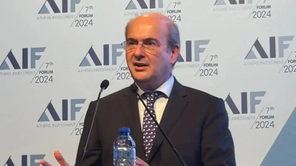 «Μείωση φορολογίας σε μεσαία τάξη - συνεπείς φορολογούμενους τον Σεπτέμβριο»