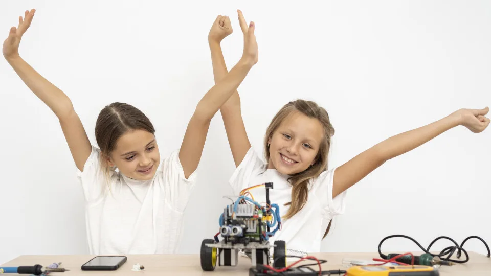 Σύγχρονα και ασύγχρονα σεμινάρια εξοικείωσης με τον ρομποτικό εξοπλισμό από την ΕΠΑΦΟΣ