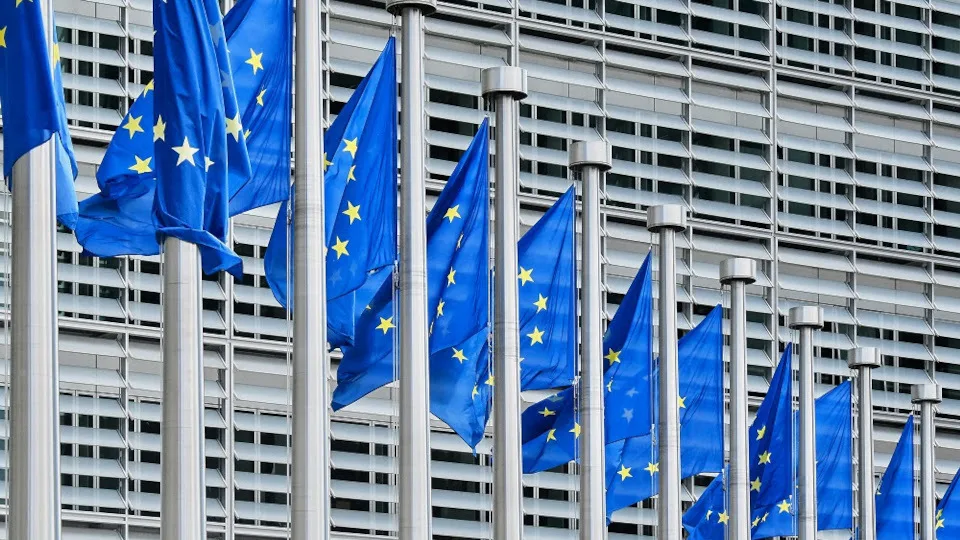 Ο Επίτροπος Μπρούνερ στην Ελλάδα και την Κύπρο - Συζήτηση για μεταναστευτικό & εσωτερικές υποθέσεις