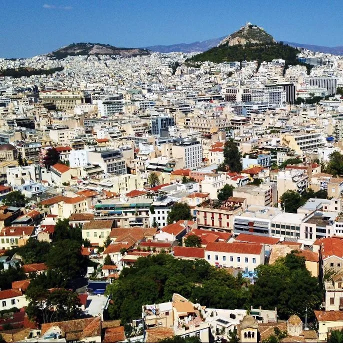 Περί τα 200 εκατ. ευρώ η στήριξη για ενοίκιο και νέους γονείς στις αρχές του 2025