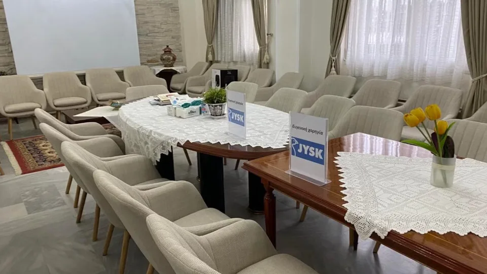 JYSK:  Χορήγησε 60 πολυθρόνες στην Ελληνική Εταιρεία νόσου Alzheimer και συγγενών διαταραχών