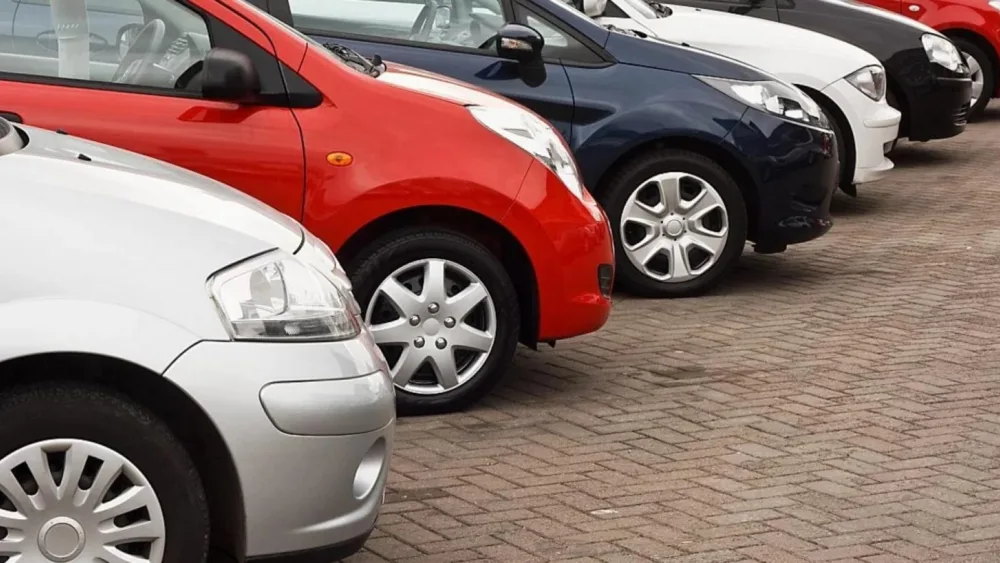 Cardom: Avis και Skroutz λανσάρουν marketplace για μεταχειρισμένα ΙΧ