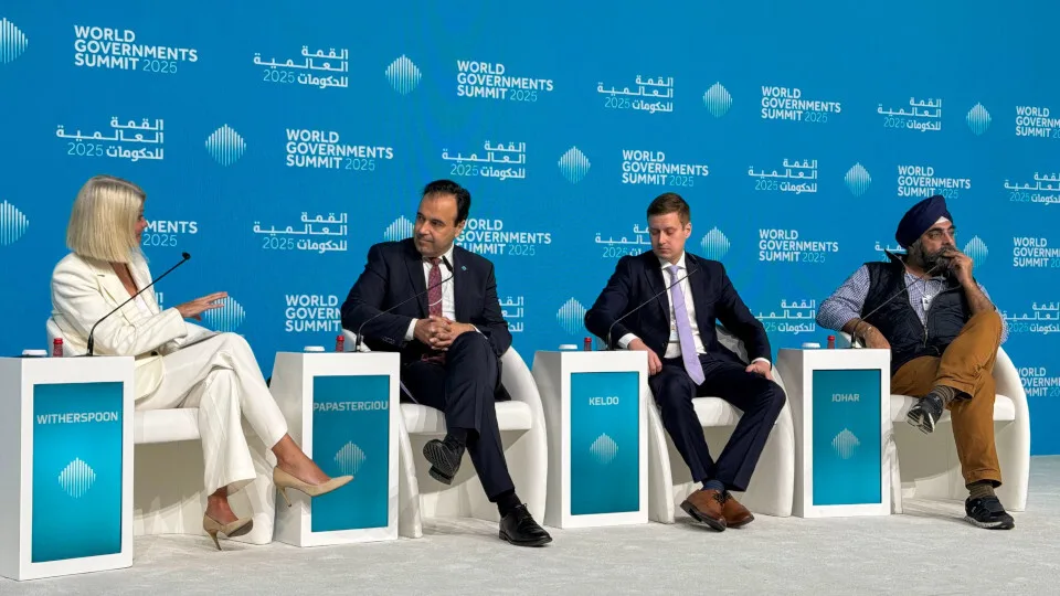 Παπαστεργίου από Ντουμπάι: «Σχέδιό μας ένα κράτος με λιγότερη γραφειοκρατία»