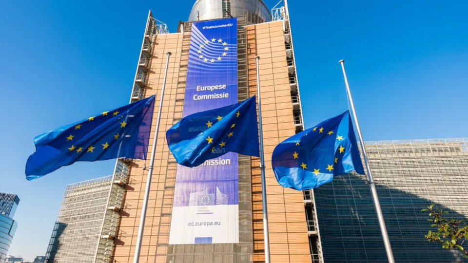 Η Ε.Ε. κινεί διαδικασίες κατά πορνογραφικών πλατφορμών για προστασία ανηλίκων