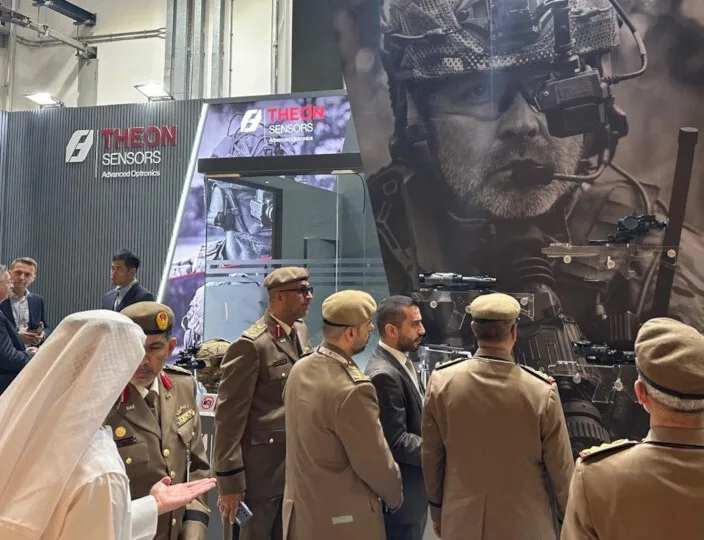 THEON: Eντυπωσιάζει στην IDEX 2025 με το νέο σύστημα A.R.M.E.D. για τον "Στρατιώτη του Μέλλοντος"