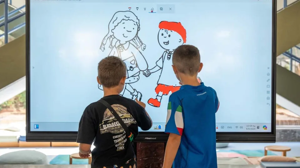 Διαδραστικές οθόνες LG για ένα σύγχρονο μαθησιακό περιβάλλον στα Εκπαιδευτήρια Δούκα