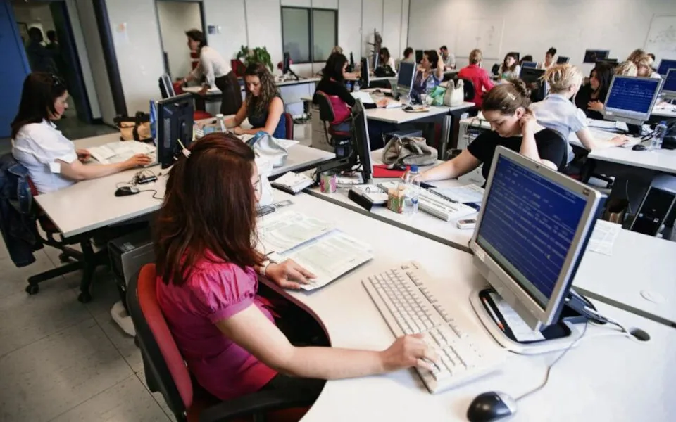 ΥΠΟΙΚ: Οριζόντια αύξηση στους μισθούς των δημοσίων υπαλλήλων - Αναλυτικά παραδείγματα