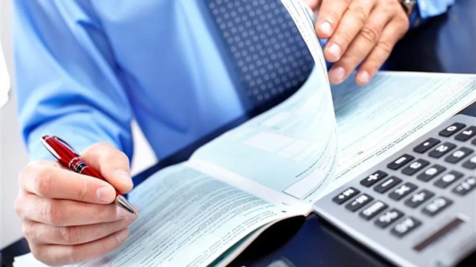 Εφορία: "Φρένο" στις ποινικές διώξεις για ρυθμισμένα χρέη – Νέα ρύθμιση για οφειλές άνω των 100.000 ευρώ